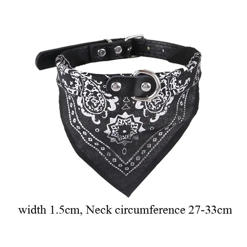 Chien avec une boucle de collier en bandana portant un chapeau Fun Cowboy Hat for Animals