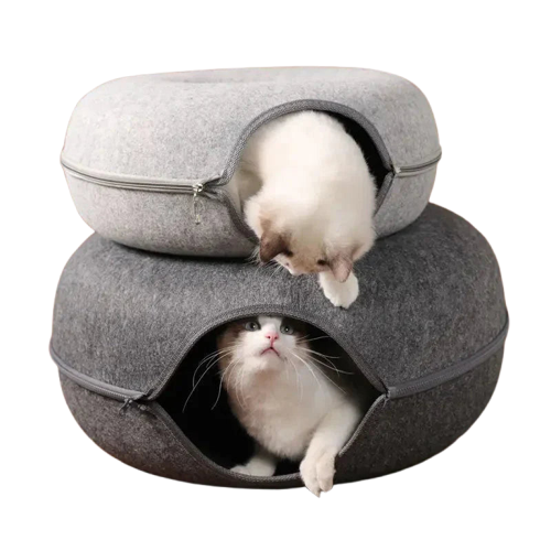 Chat appréciant le Cozy Cat Kennel - lit gris, douillet, et parfait pour les repos félins Transparent Background