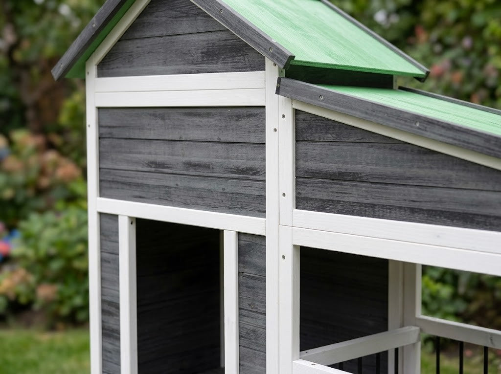 Abri Chien Extérieur avec Véranda 143 x 60,5 x 109 cm Pin Massif Gris – détail des finitions