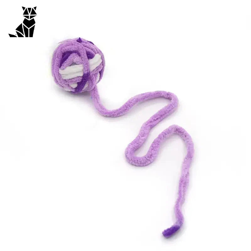 Balle interactive pour chat : jouet à mâcher et à taquiner - Jouet serpent violet sur fond blanc
