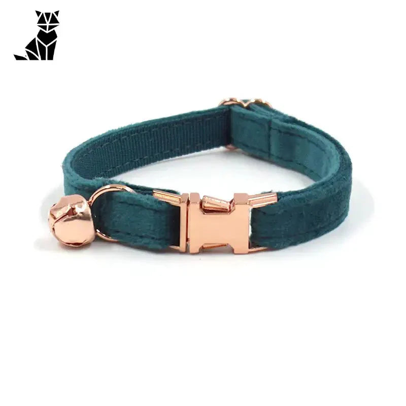 Magnifique collier pour chien en velours vert avec quincaillerie en or rose et design de qualité