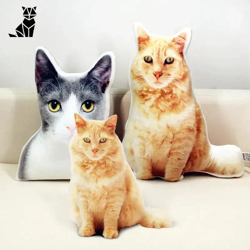 Deux chats sur un canapé avec Comfort Souvenir Cushion - Coussin élégante décoration personnalisable