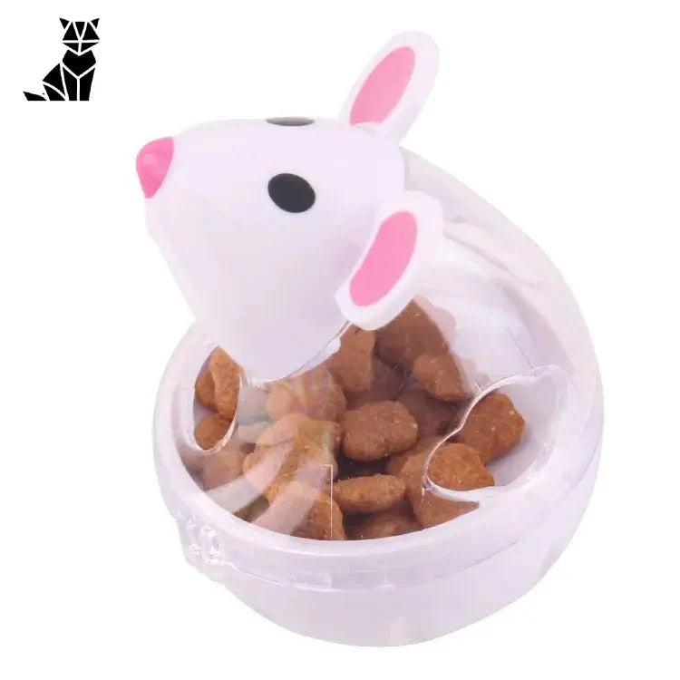 Petite souris en plastique avec visage blanc présentée dans le distributeur de nourriture interactive pour chat