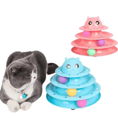 Chat s’amusant à un jeu interactif : Catower, qui stimule les capacités mentales grâce à un jouet en forme de spirale Transparent Background