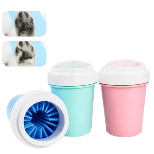 Nettoyeur de pattes de chien en silicone souple avec trois coupelles, dont l’une avec un motif de pattes de chat Transparent Background