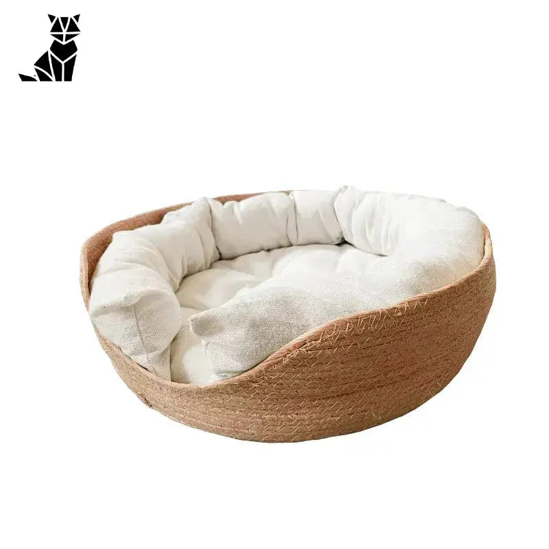 Nid en bambou tissé pour petits chiens avec lit et couverture blanche