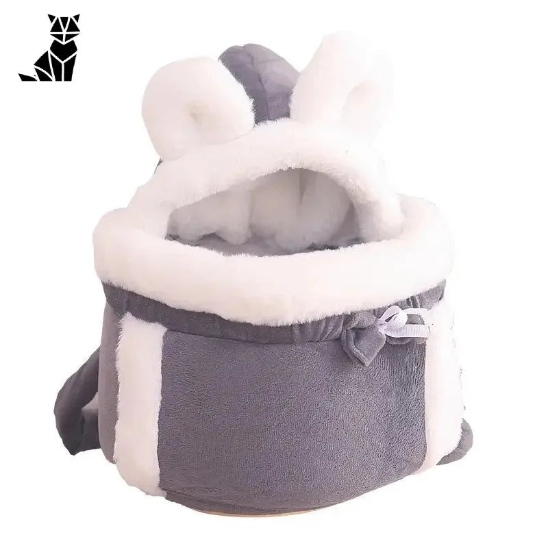 Chapeau de lapin gris et blanc avec bordure de fourrure blanche à utiliser avec le porte-bébé Ultimate Comfort